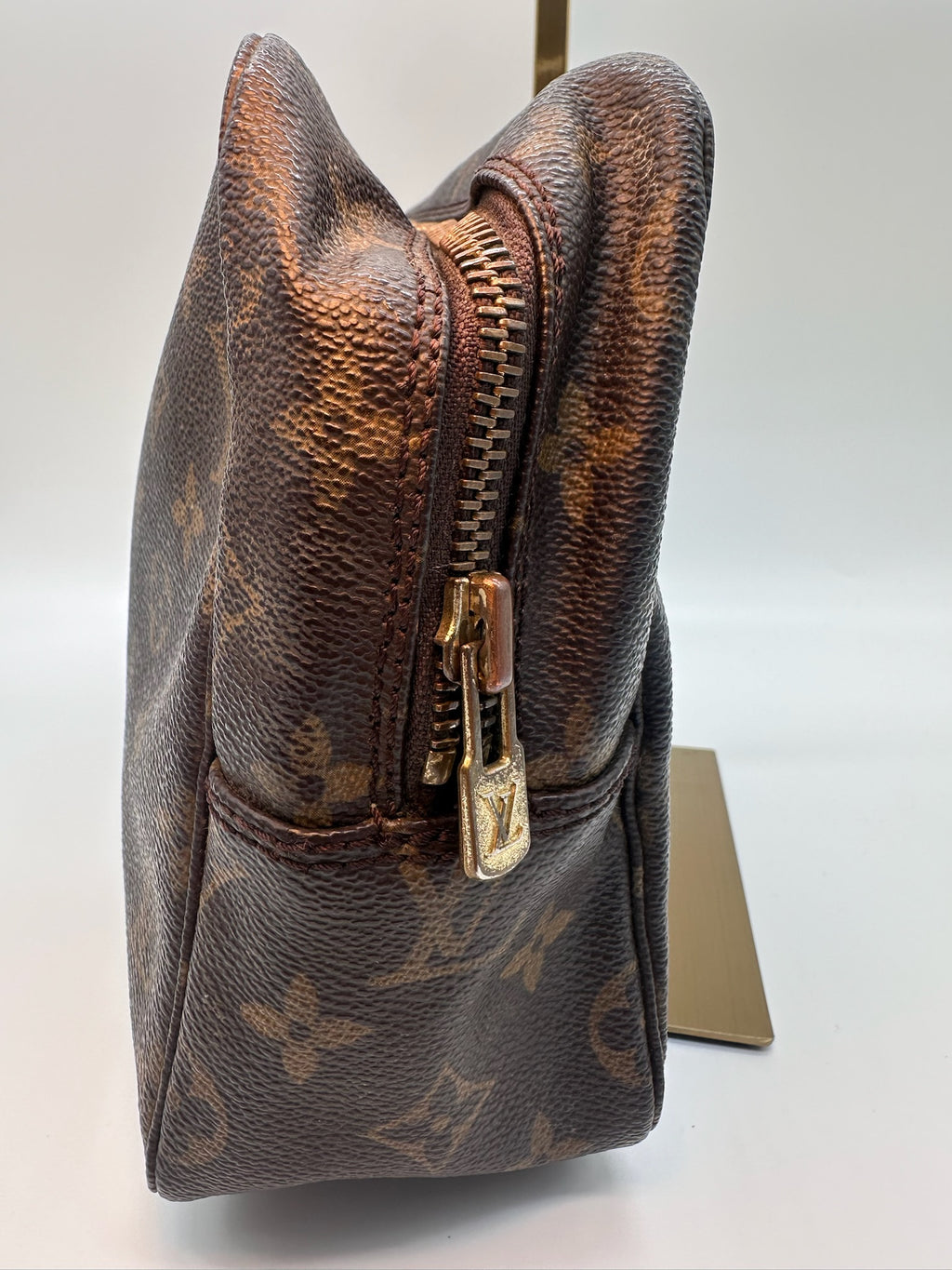 Louis Vuitton Trousse Toilette 28