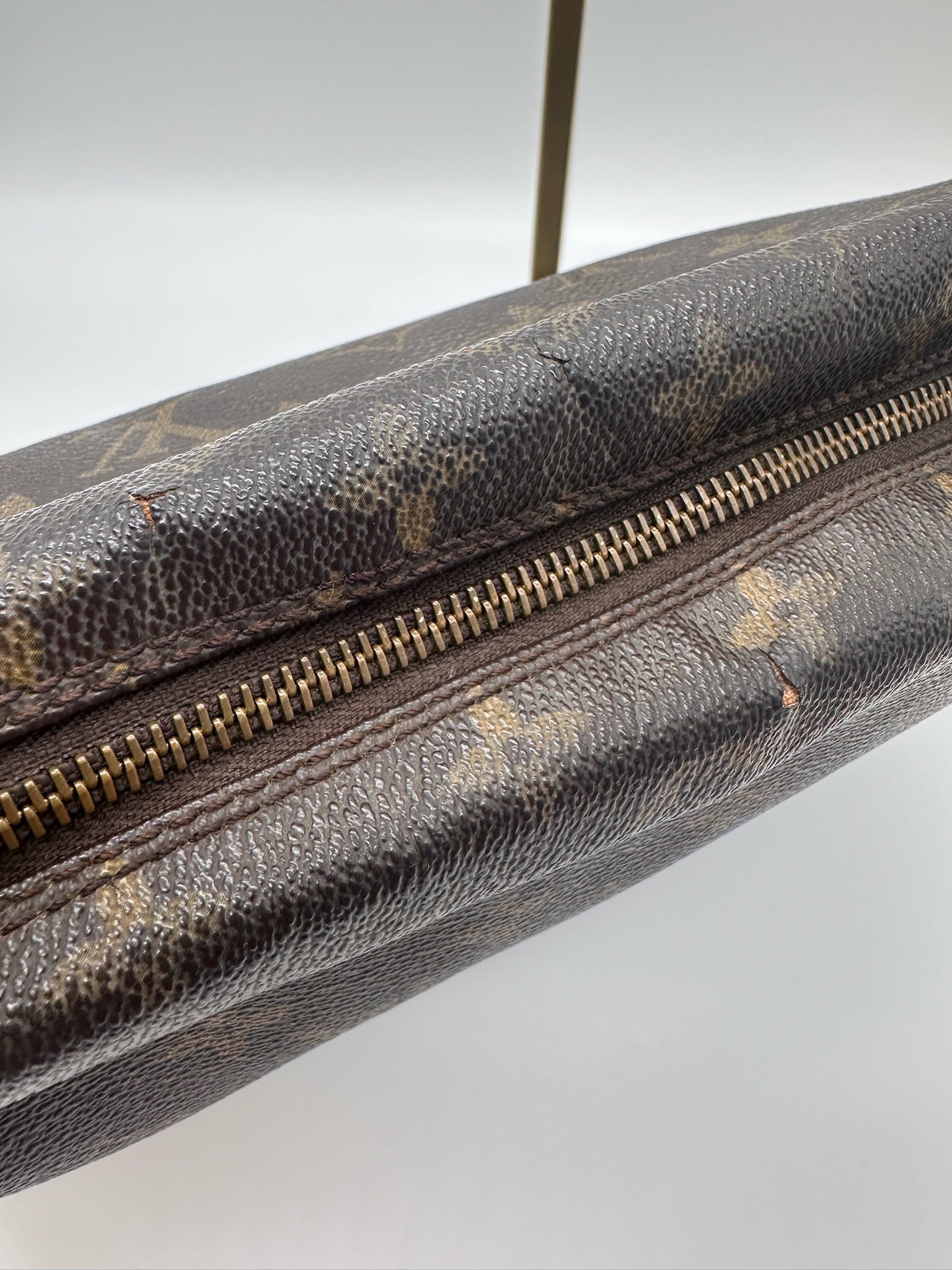 Louis Vuitton Trousse Toilette 28