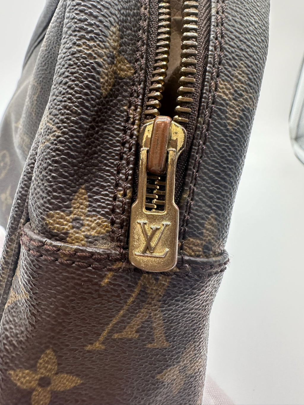 Louis Vuitton Trousse Toilette 28