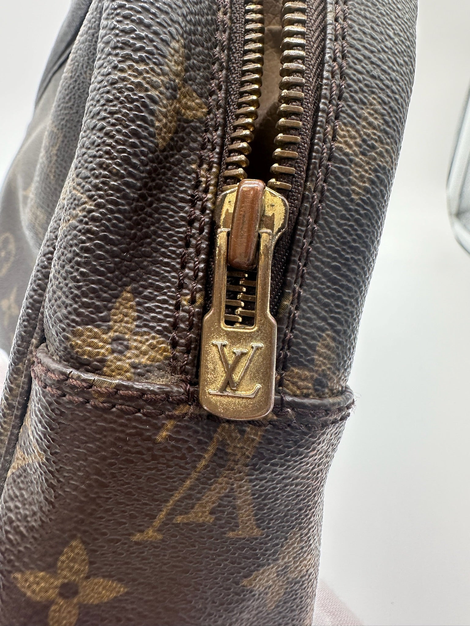Louis Vuitton Trousse Toilette 28