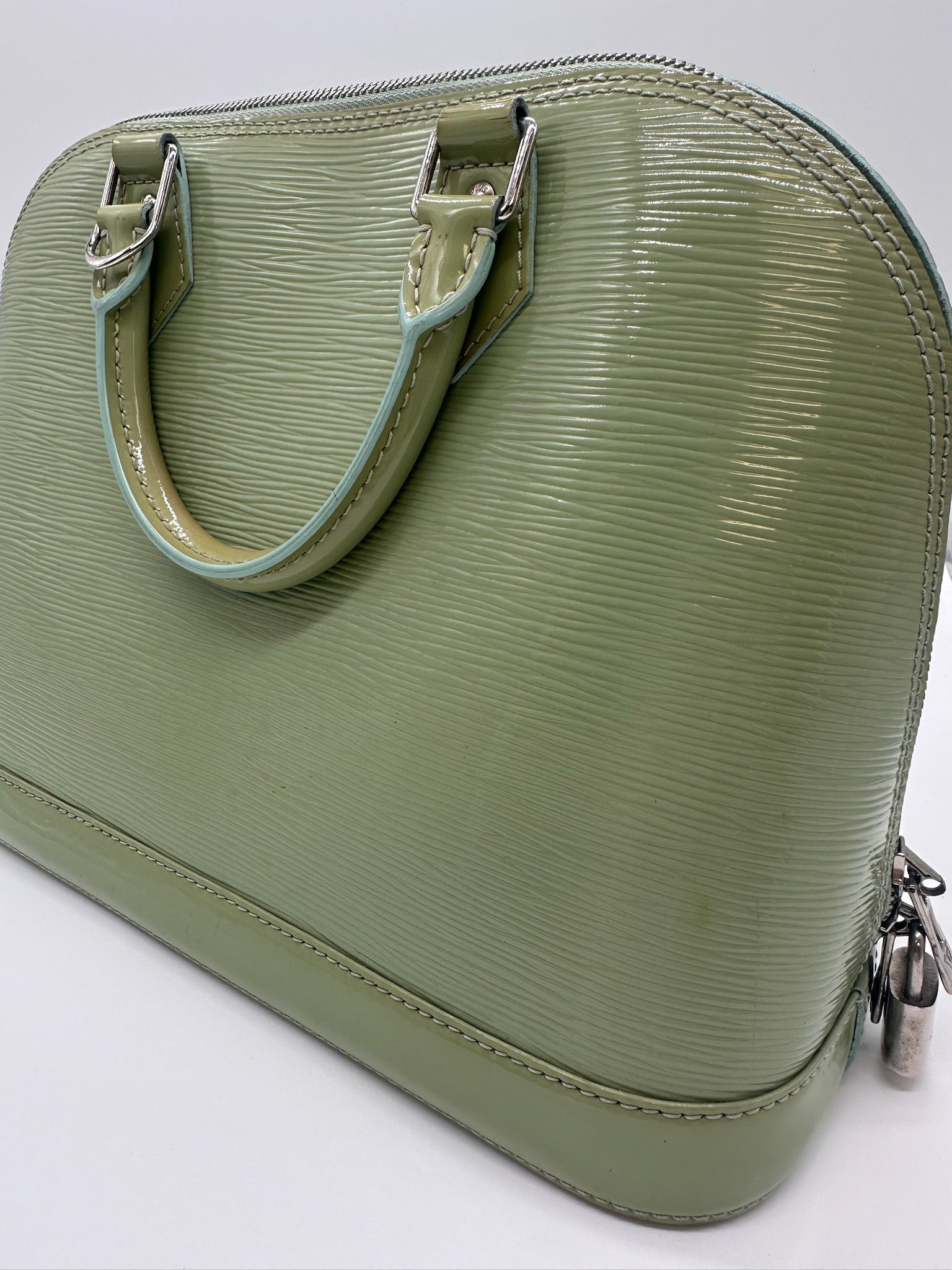 Louis Vuitton Electric Epi Alma in Amande