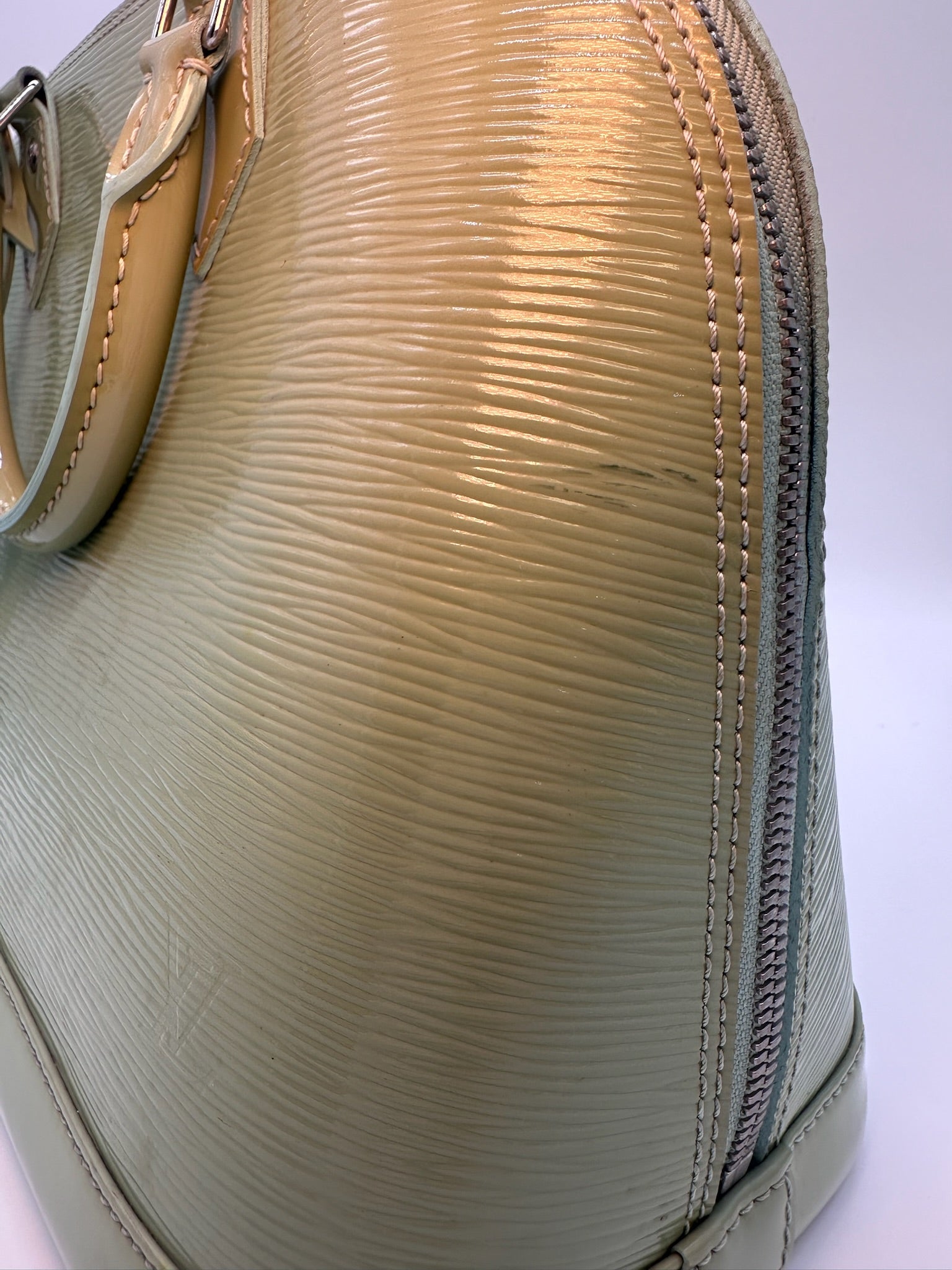 Louis Vuitton Electric Epi Alma in Amande