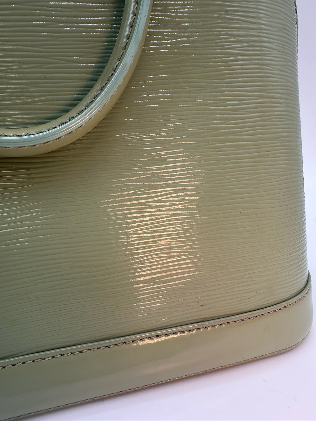 Louis Vuitton Electric Epi Alma in Amande